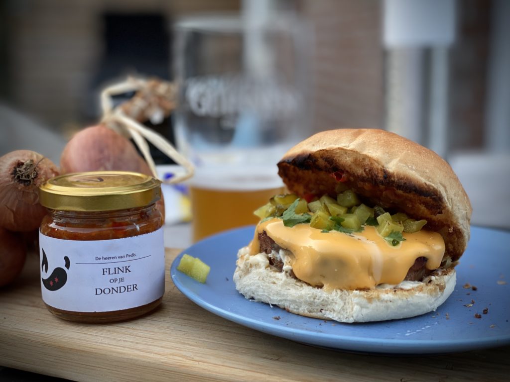De Sambalburger van de Heeren van Pedis